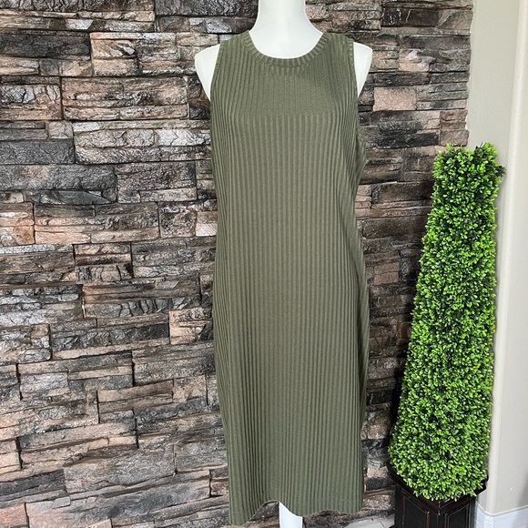 Nine West Dresses & Skirts - Nine West Green Ribbed Halter Midi Dress